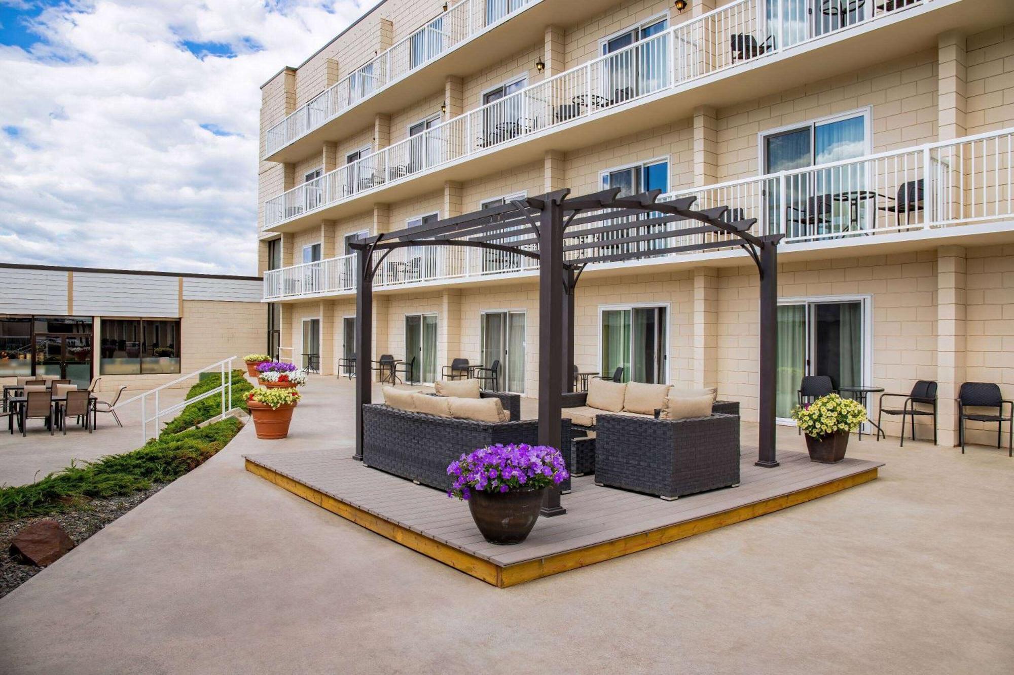 Days Inn By Wyndham Cranbrook Conference Centre Екстер'єр фото